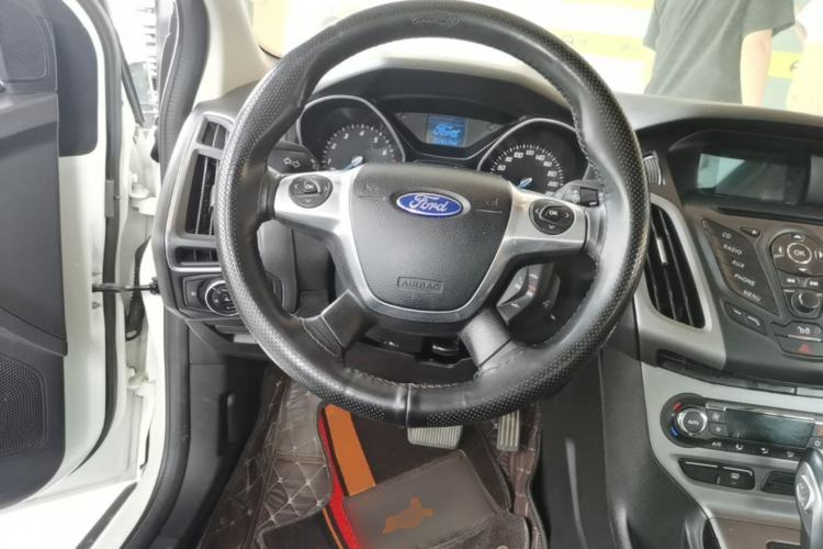 Used Ford Focus 2012 Sedan 1.6L Automatic Fashion Edition Steering Wheel