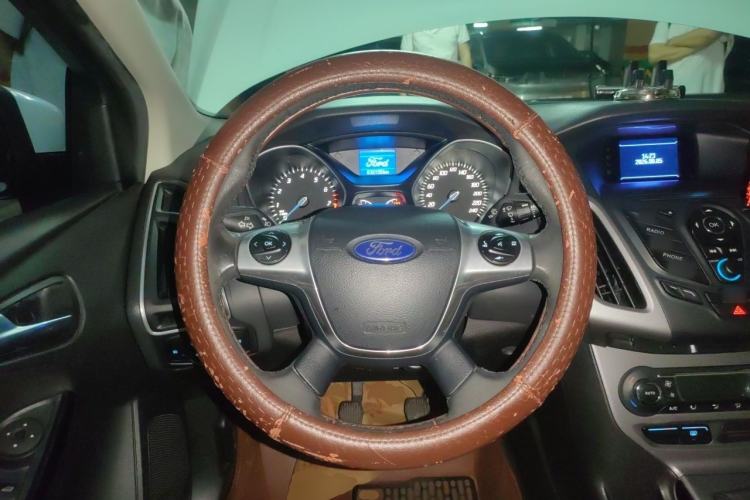Used Ford Focus 2012 Sedan 1.6L Manual Fashion Edition Steering Wheel
