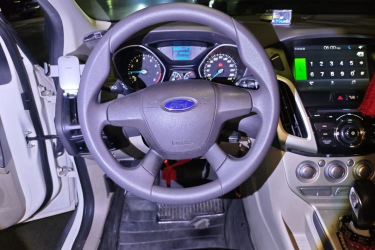 Used Ford Focus 2012 Sedan 1.6L Automatic Comfort Model Steering Wheel