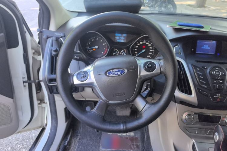Used Ford Focus 2012 Hatchback 1.6L Automatic Fashion Edition Steering Wheel