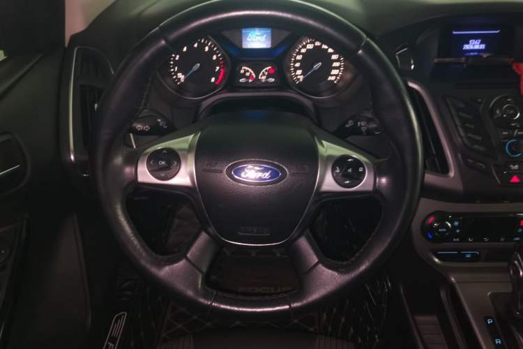 Used Ford Focus 2012 Sedan 1.6L Automatic Fashion Edition Steering Wheel