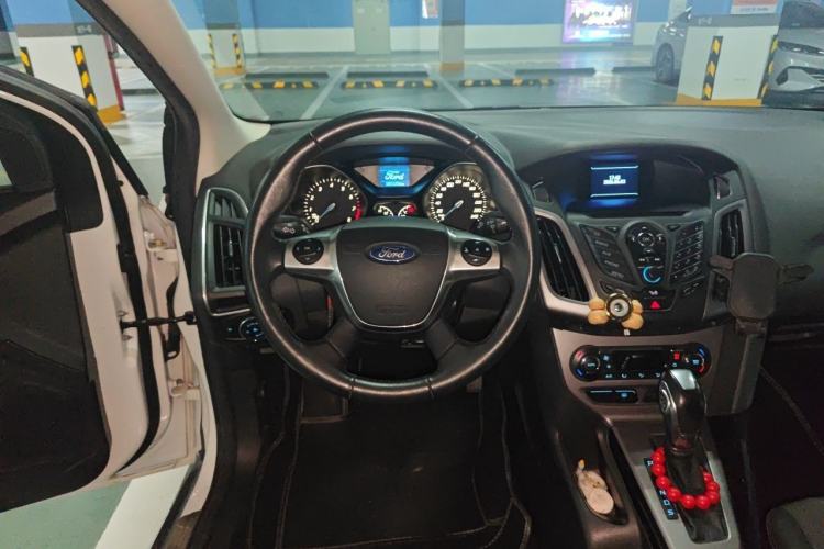 Used Ford Focus 2012 Sedan 1.6L Automatic Fashion Edition Steering Wheel