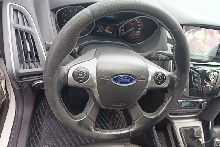 Used Ford Focus 2012 Sedan 1.6L Manual Fashion Edition Steering Wheel