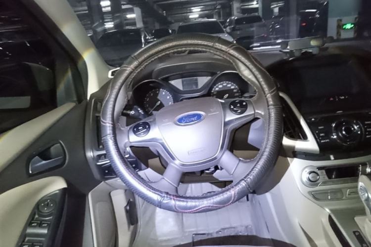 Used Ford Focus 2012 Hatchback 1.6L Automatic Fashion Edition Steering Wheel
