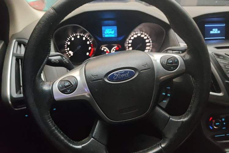 Used Ford Focus 2012 Hatchback 1.6L Automatic Fashion Edition Steering Wheel
