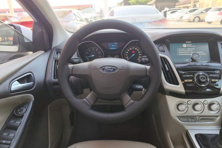 Used Ford Focus 2012 Sedan 1.6L Manual Comfort Model Steering Wheel