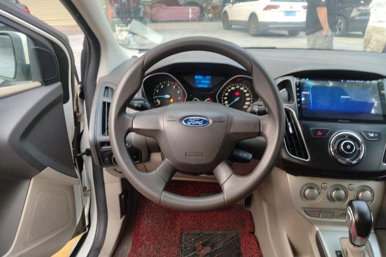 Used Ford Focus 2012 Sedan 1.6L Automatic Comfort Model Steering Wheel