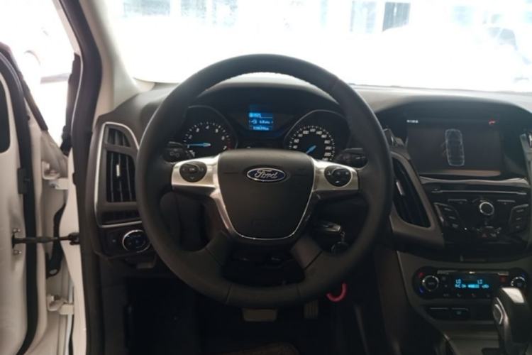 Used Ford Focus 2012 Hatchback 1.6L Automatic Fashion Edition Steering Wheel