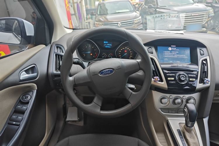 Used Ford Focus 2012 Sedan 1.6L Automatic Comfort Model Steering Wheel
