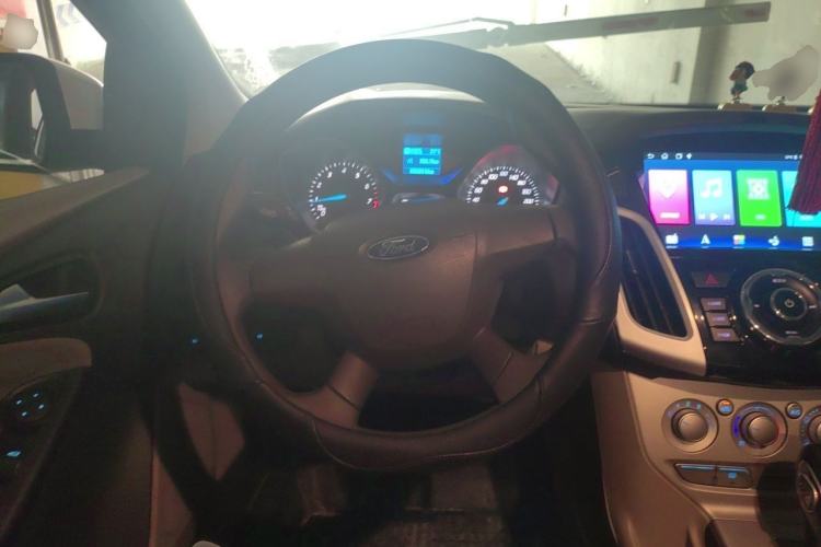 Used Ford Focus 2012 Sedan 1.6L Automatic Comfort Model Steering Wheel