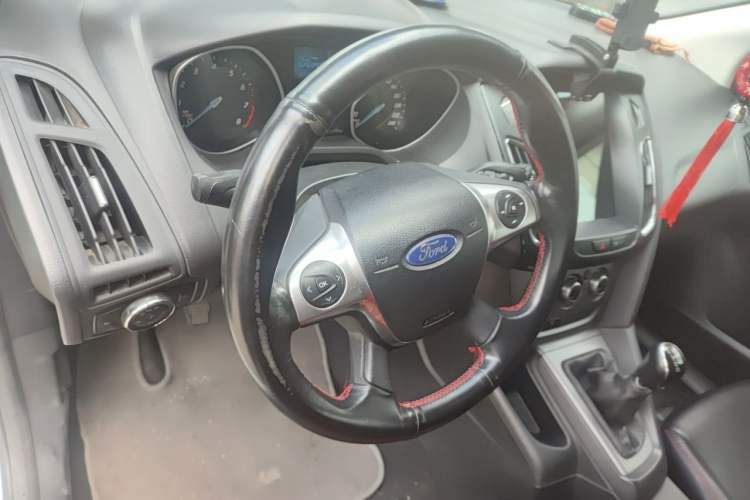Used Ford Focus 2012 Hatchback 1.6L Manual Comfort Model Steering Wheel