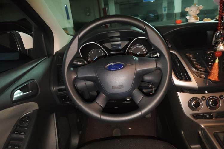 Used Ford Focus 2012 Hatchback 1.6L Manual Comfort Model Steering Wheel