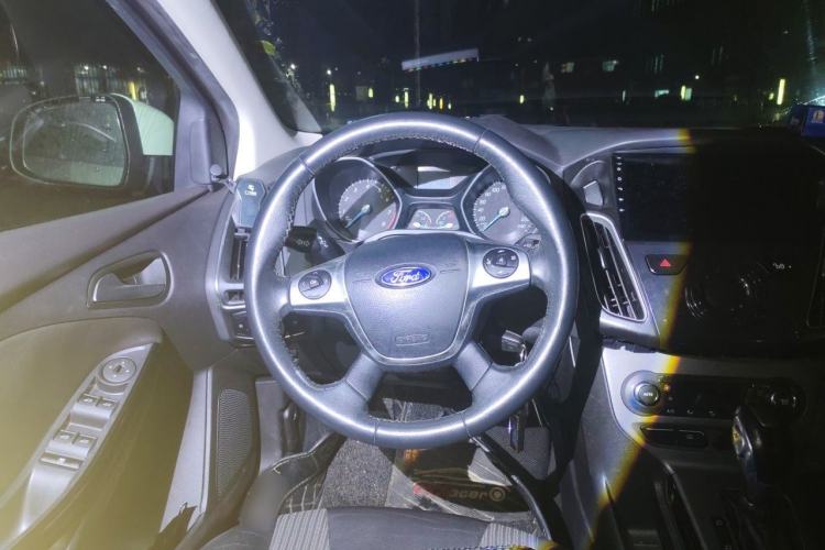 Used Ford Focus 2012 Sedan 1.6L Automatic Fashion Edition Steering Wheel
