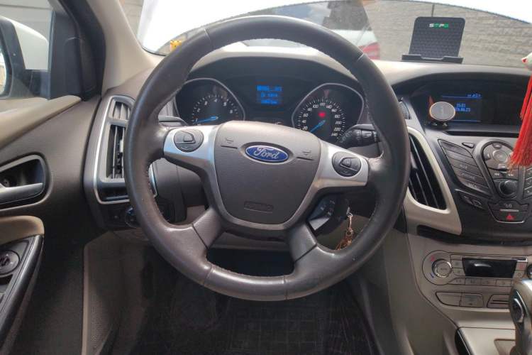 Used Ford Focus 2012 Hatchback 1.6L Automatic Fashion Edition Steering Wheel