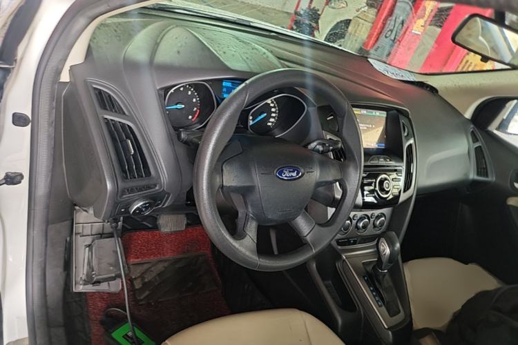 Used Ford Focus 2012 Hatchback 1.6L Automatic Comfort Model Steering Wheel