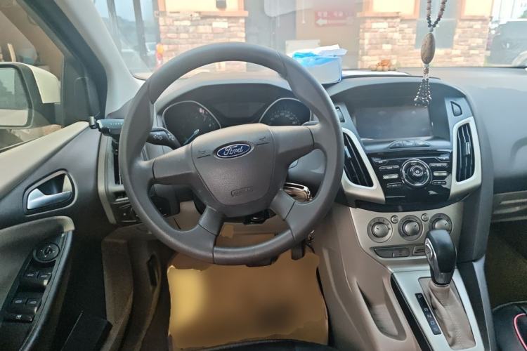 Used Ford Focus 2012 Sedan 1.6L Automatic Comfort Model Steering Wheel
