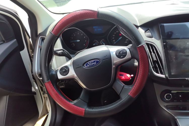 Used Ford Focus 2012 Sedan 1.6L Automatic Fashion Edition Steering Wheel