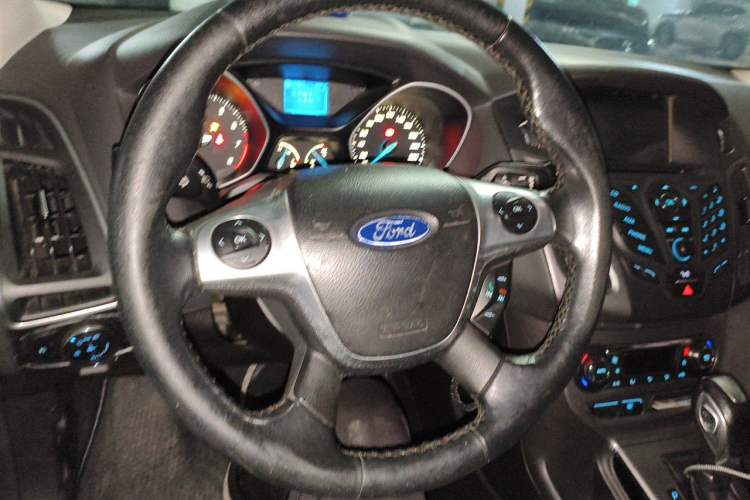 Used Ford Focus 2012 Sedan 1.6L Automatic Fashion Edition Steering Wheel