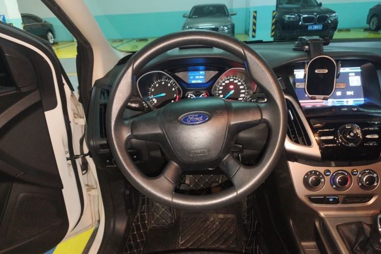 Used Ford Focus 2012 Hatchback 1.6L Manual Comfort Model Steering Wheel