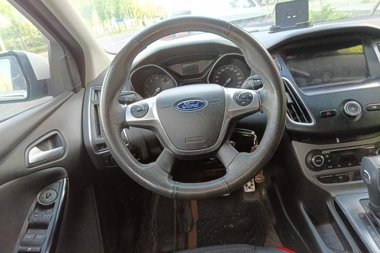 Used Ford Focus 2012 Hatchback 1.6L Automatic Fashion Edition Steering Wheel