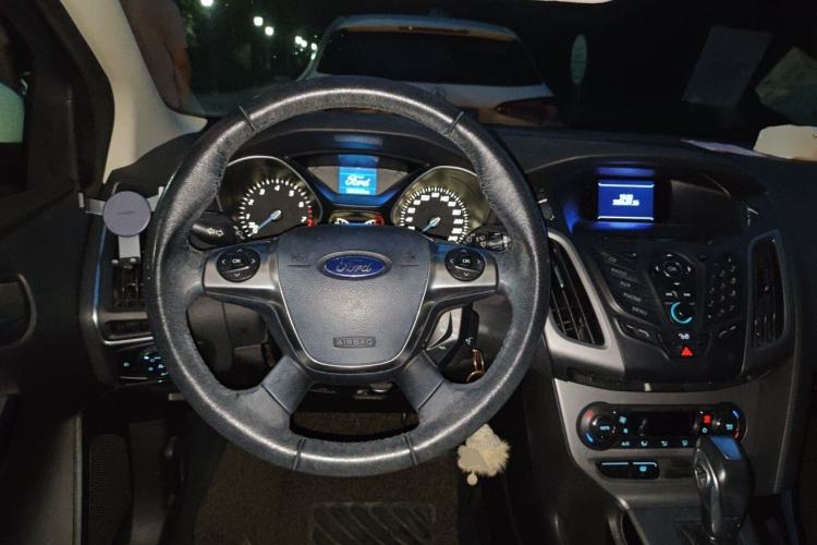 Used Ford Focus 2012 Hatchback 1.6L Automatic Fashion Edition Steering Wheel