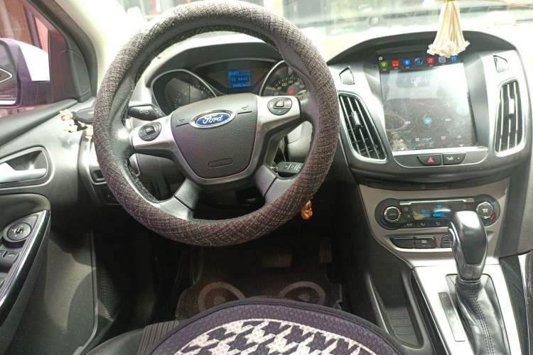 Used Ford Focus 2012 Sedan 1.6L Automatic Fashion Edition Steering Wheel