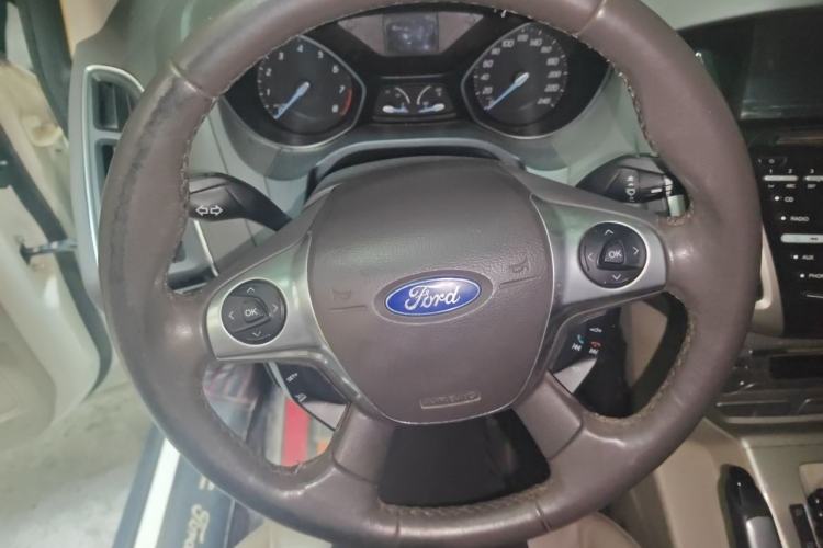 Used Ford Focus 2012 Sedan 1.6L Automatic Fashion Edition Steering Wheel