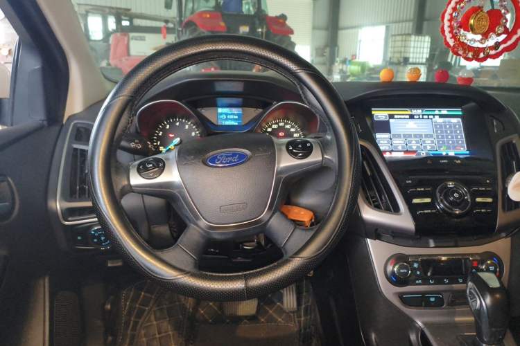 Used Ford Focus 2012 Hatchback 1.6L Automatic Fashion Edition Steering Wheel