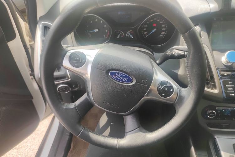 Used Ford Focus 2012 Sedan 1.6L Automatic Fashion Edition Steering Wheel