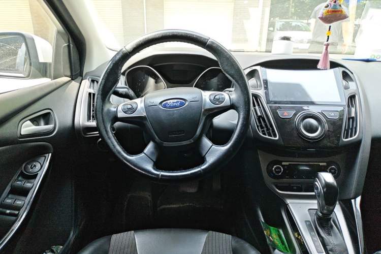 Used Ford Focus 2012 Hatchback 1.6L Automatic Fashion Edition Steering Wheel