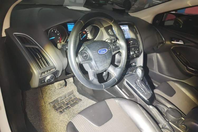 Used Ford Focus 2012 Sedan 1.6L Automatic Fashion Edition Steering Wheel