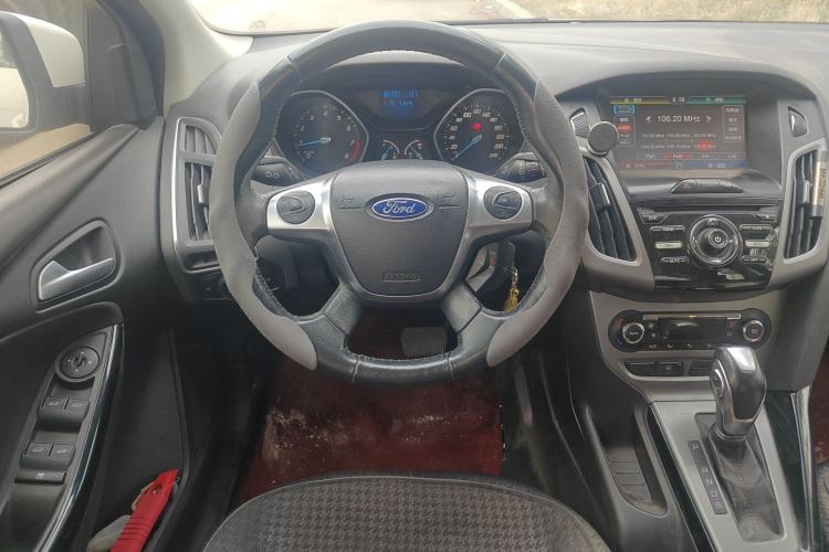 Used Ford Focus 2012 Sedan 1.6L Automatic Fashion Edition Steering Wheel