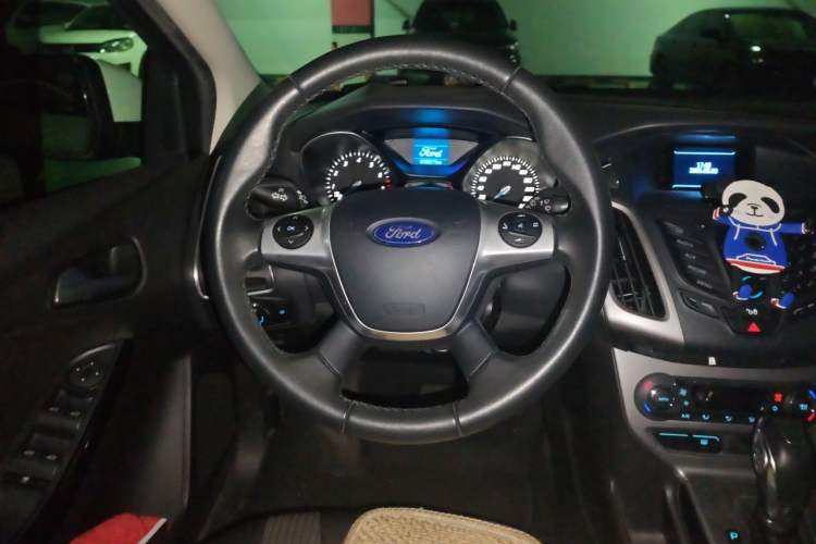 Used Ford Focus 2012 Hatchback 1.6L Automatic Fashion Edition Steering Wheel