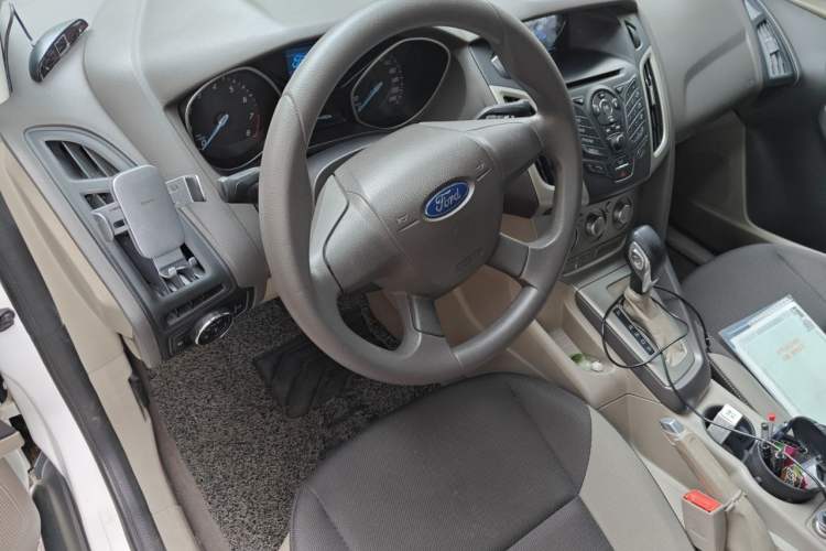 Used Ford Focus 2012 Sedan 1.6L Automatic Comfort Model Steering Wheel