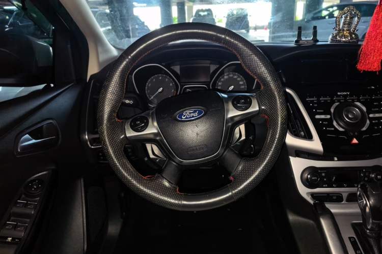 Used Ford Focus 2012 Hatchback 2.0L Automatic Luxury Sport Model Steering Wheel