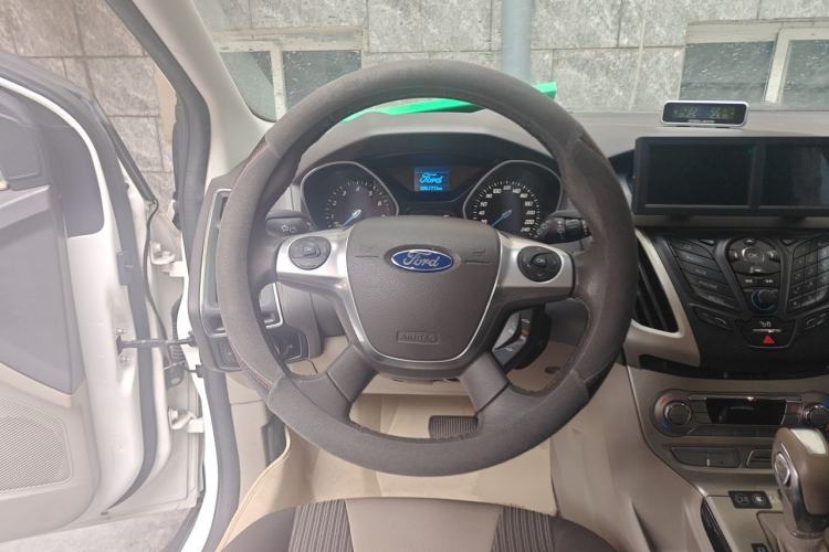 Used Ford Focus 2012 Hatchback 1.6L Automatic Fashion Edition Steering Wheel