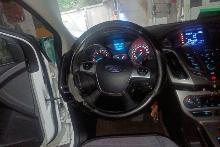 Used Ford Focus 2012 Sedan 1.6L Automatic Fashion Edition Steering Wheel