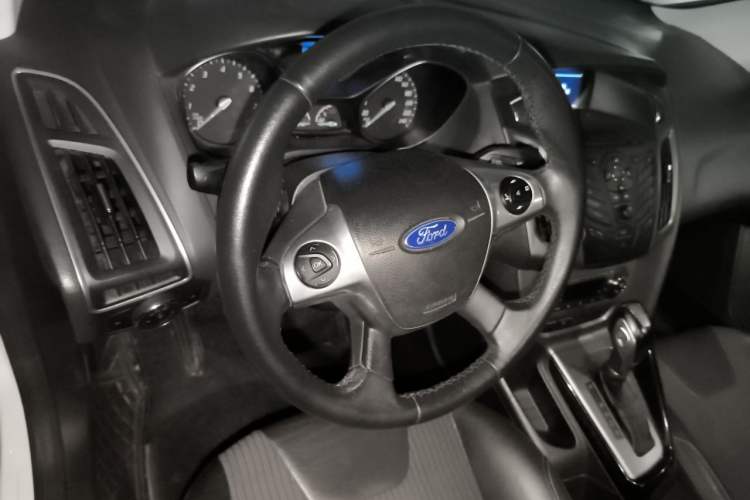 Used Ford Focus 2012 Sedan 1.6L Automatic Fashion Edition Steering Wheel