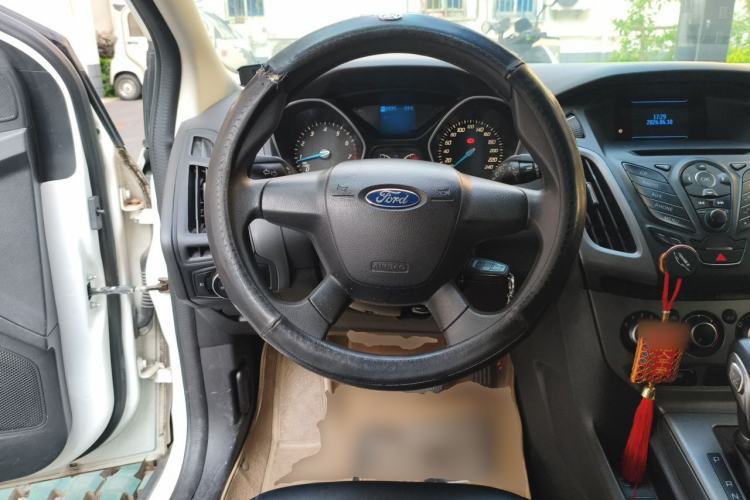 Used Ford Focus 2012 Hatchback 1.6L Automatic Comfort Model Steering Wheel