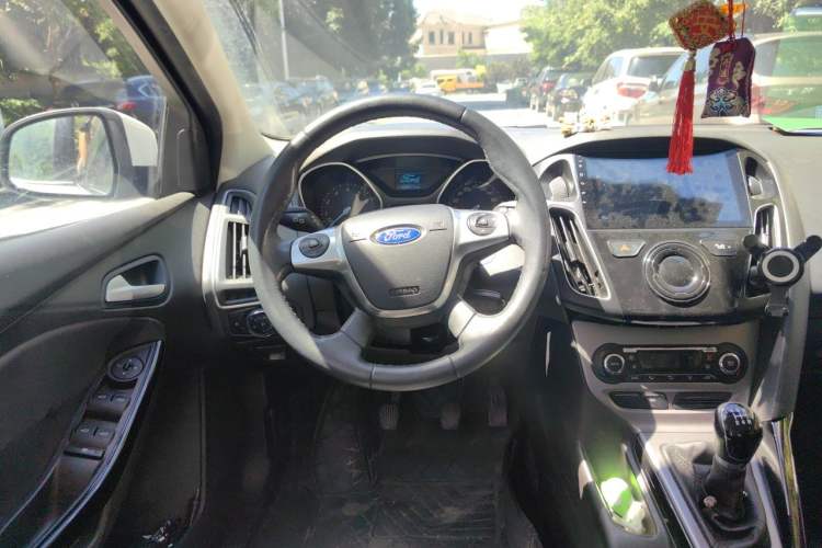 Used Ford Focus 2012 Sedan 1.6L Manual Fashion Edition Steering Wheel