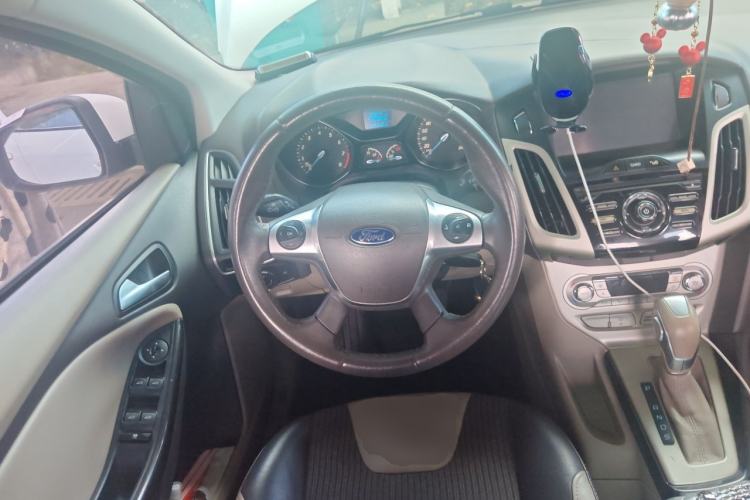 Used Ford Focus 2012 Sedan 1.6L Automatic Fashion Edition Steering Wheel