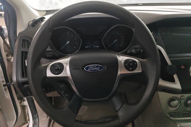 Used Ford Focus 2012 Sedan 1.6L Automatic Comfort Model Steering Wheel