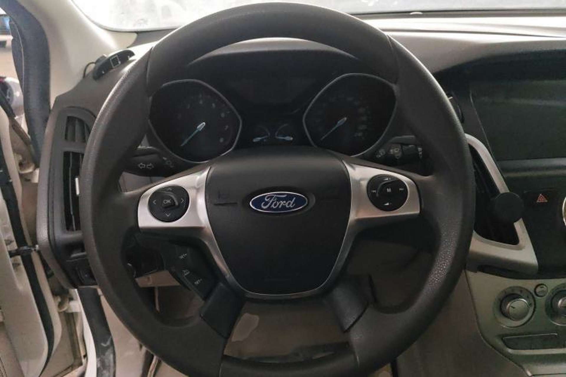 Used Ford Focus 2012 Sedan 1.6L Automatic Comfort Model Steering Wheel
