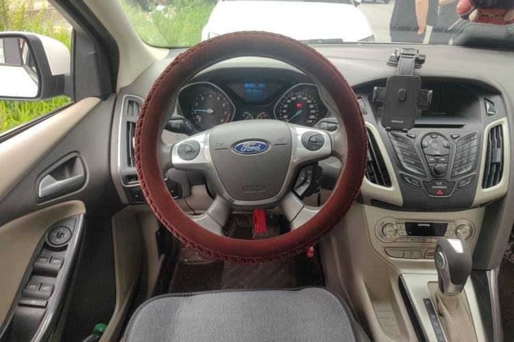 Used Ford Focus 2012 Sedan 1.6L Automatic Fashion Edition Steering Wheel
