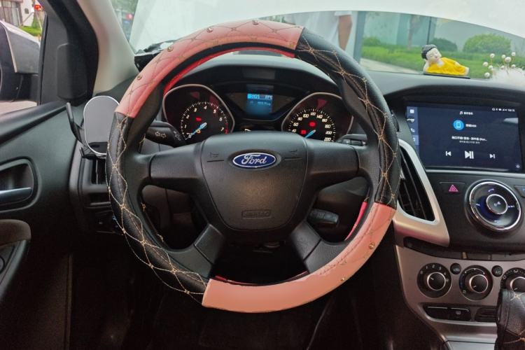 Used Ford Focus 2012 Hatchback 1.6L Automatic Comfort Model Steering Wheel