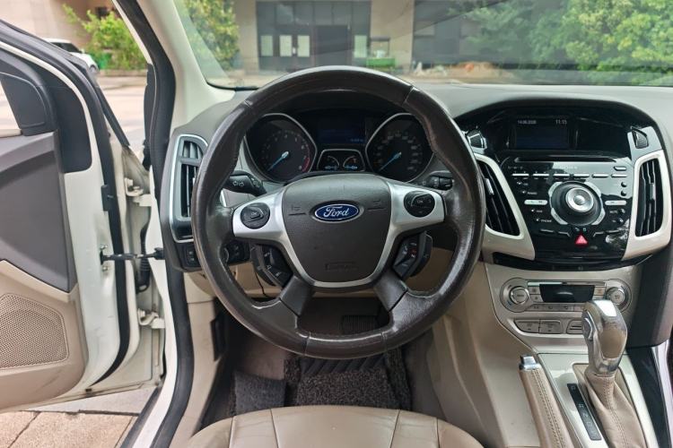 Used Ford Focus 2012 Sedan 2.0L Automatic Flagship Model Steering Wheel