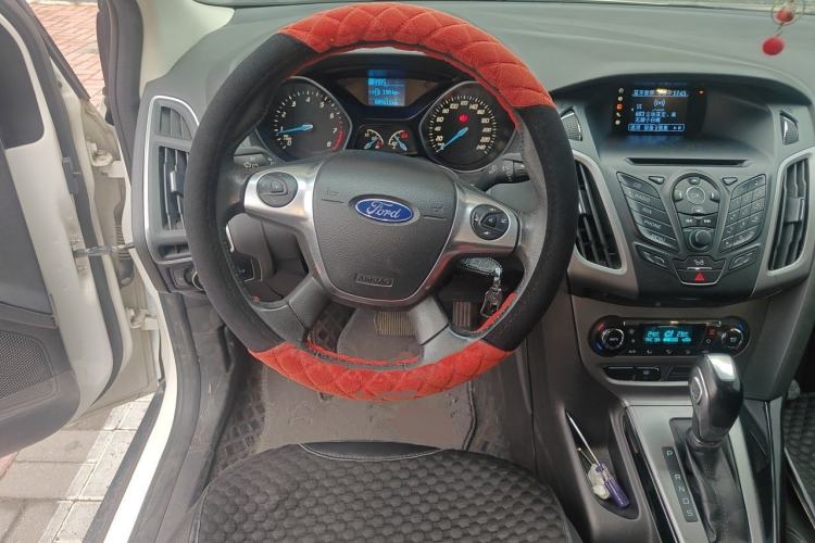 Used Ford Focus 2012 Sedan 1.6L Automatic Fashion Edition Steering Wheel