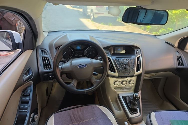Used Ford Focus 2012 Sedan 1.6L Manual Comfort Model Steering Wheel