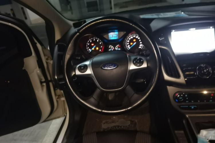 Used Ford Focus 2012 Sedan 1.6L Manual Fashion Edition Steering Wheel
