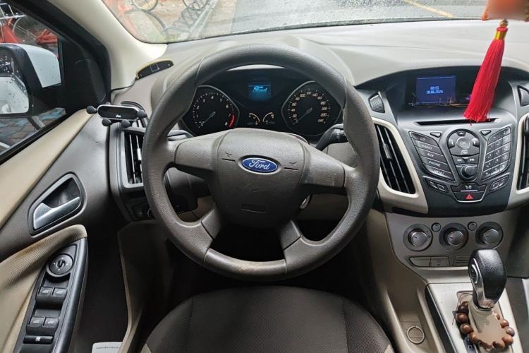 Used Ford Focus 2012 Sedan 1.6L Automatic Comfort Model Steering Wheel